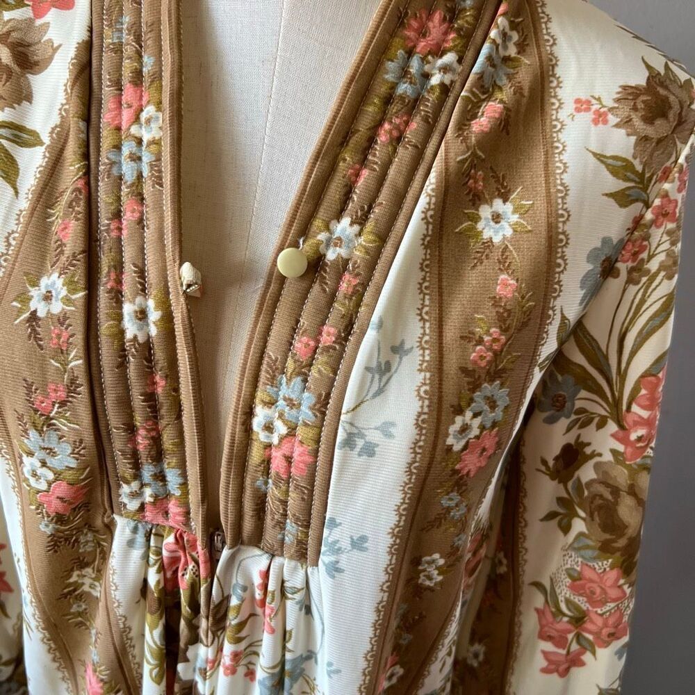 Vintage genuine 1970s vintage hostess gown or maxi lounge robe - Picture 3 of 11